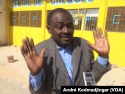 Derkimba Madjiri Hassan, chef de service de brigade de la grande poste de N'Djamena, le 19 décembre 2018. (VOA/André Kodmadjingar)