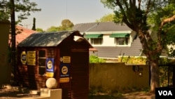 A security hut on a street in Parkhurst, Johannesburg, South Africa, October 2012. Many neighborhoods have a security guard posted on their street at all times. (P. Cox/VOA)