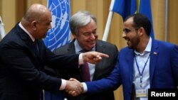 FILE - Head of Houthi delegation Mohammed Abdul-Salam, right, and Yemeni Foreign Minister Khaled al-Yaman, left, shake hands next to U.N. Secretary-General Antonio Guterres during the closing of the Yemen peace talks at the Johannesberg castle in Rimbo, Sweden, Dec. 13, 2018.