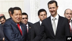 El presidente Hugo Chávez y Bashar al Assad durante la visita del gobernante venezolano a Damasco en octubre de 2010.