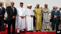 Mauritania President Mohamed Ould Abdel Aziz, Niger President Mahamadou Issoufou, Mali President Ibrahim Boubacar Keita, Chad President Idriss Deby, Burkina Faso President Roch Marc Christian Kabore pose before a working session of the African Union in Nouakchott, Mauritania, July 2, 2018. 