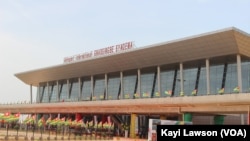 L'aérogare de Lomé a été inauguré le 25 avril 2016 au Togo. (VOA/Kayi Lawson)