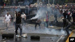 تصویری از اعتراضات خیابانی روز شنبه ۱۹ فروردین در کاراکاس پایتخت ونزوئلا