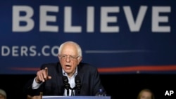 Kandidat capres AS Bernie Sanders, saat berkampanye di Music Man Square, 27 Januari 2016, di Mason City, Iowa.