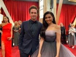 Thai singer Gam Wichayanee Pearklin and Gerard Butler at the Oscar's red carpet