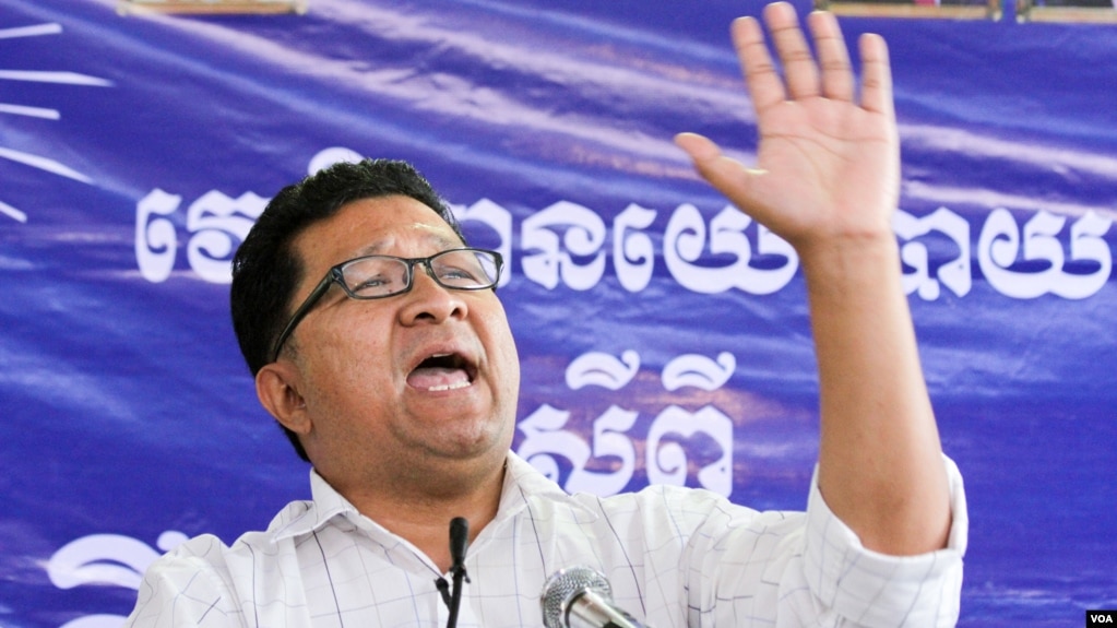 រូបឯកសារ៖ លោក ​អ៊ូ ច័ន្ទរិទ្ធិ ប្រធាន​គណកម្មាធិការ​វិន័យ​​នៃ​គណបក្ស​សង្គ្រោះជាតិ ថ្លែង​ទៅកាន់​សារព័ត៌មាន​ និង​អ្នក​គាំទ្រ​បក្ស​សង្រ្គោះជាតិ​ នៅ​ទីស្នាក់ការ​គណបក្ស​សង្រ្គោះជាតិ​ នៅរាជធានីភ្នំពេញ នៅ​ថ្ងៃ​សុក្រ ទី​០៩ ខែ​កញ្ញា ឆ្នាំ​២០១៦។ 