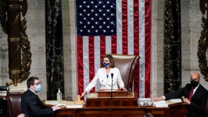 Hạ viện Mỹ dưới sự chủ tọa của chủ tịch Hạ viện Nancy Pelosi thông qua luật cứu trợ COVID-19 trị giá 1.900 tỉ đô la ngày 10/3/2021.