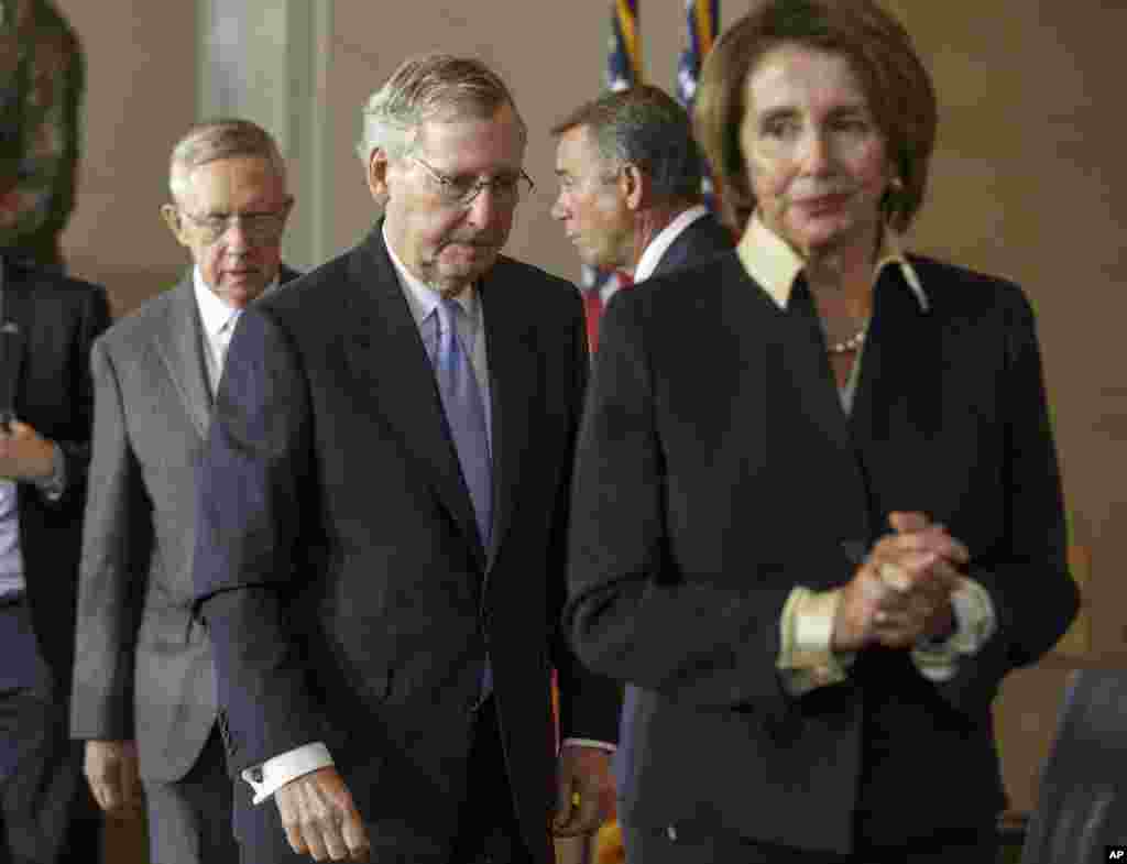 Congressional leaders set aside politics to honor victims of the terror attacks of September 11, 2001, during a "Fallen Heroes of 9/11 Gold Medal Ceremony," Washington, Sept. 10, 2014.
