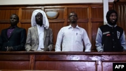 Quatre suspects de l'attaque de l'Université de Garissa, dont Mohamed Ali Abikar et Hassan Edin Hassan (sur la droite), au tribunal à Nairobi, le 29 janvier 2019. 