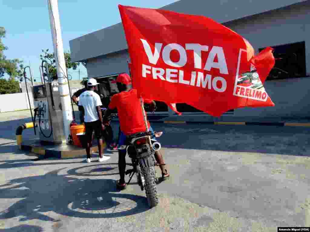 Apoiantes do partido no poder em Moçambique em campanha pela Frelimo