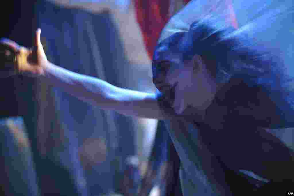 Король в костюме клоуна