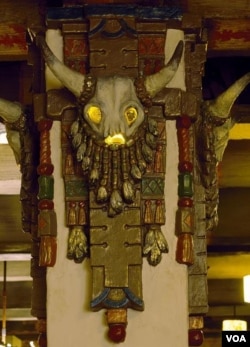 This illuminated cow skull decoration can be seen in darkened KiMo Theatre. (Carol M. Highsmith)