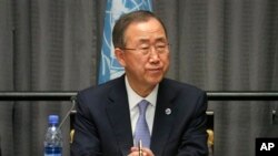 ကုလအတွင်းရေးမှူးချုပ် Ban Ki-moon အာဖရိကဦးချိုဒေသဖွံ့ဖြိုးရေး အစည်းအဝေးတက်ရောက်စဉ်။ (အောက်တိုဘာ ၂၇၊ ၂၀၁၄)