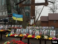FILE - Memorials mark the spots where demonstrators were massacred during the 2014 Maidan Revolution in Kyiv. (L. Ramirez / VOA)