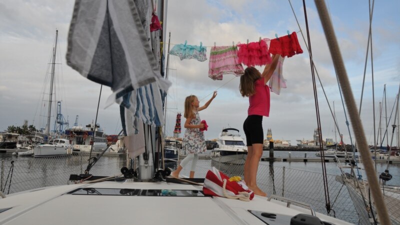 Hungarian Family Sails around the World during Pandemic