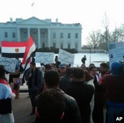 Demonstrators shout anti-Mubarak slogans in front of the White House, January 30, 2011