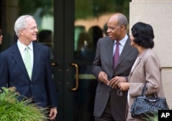 Former Louisiana Rep. William Jefferson, center, accompanied by his wife Andrea, talks with his attorney Robert Trout