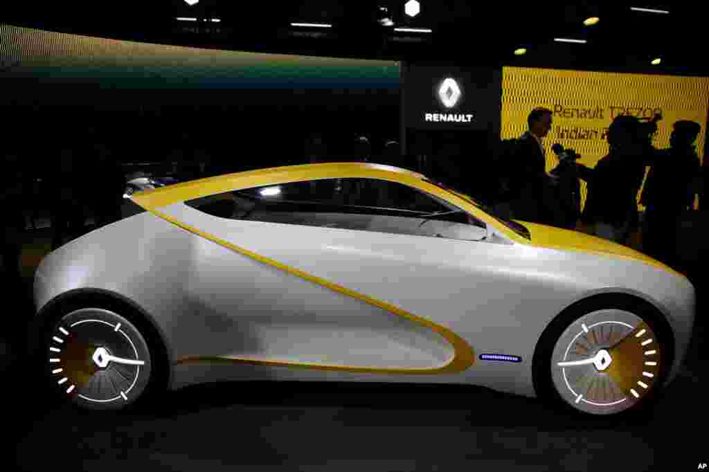 រថយន្ត Reon របស់ក្រុមហ៊ុន Renault ត្រូវបានដាក់បង្ហាញនៅក្នុងការតាំងពិព័រណ៌រថយន្តមួយក្នុងទីក្រុង Greater Noida ក្បែរទីក្រុងញូវដែលីប្រទេសឥណ្ឌា។
