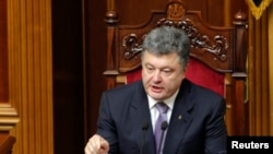 Ukraine's President Petro Poroshenko addresses deputies during a session of parliament in Kyiv, June 19, 2014. 