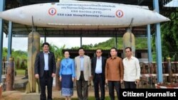 ທ່ານນາຍົກລັດຖະມົນຕີລາວໄປຢ້ຽມຢາມສູນວາງສະແດງລູກລະເບີດເປົ່າ ຂອງໂຄງການເກັບກູ້ລະເບີດບໍ່ທັນແຕກ ຫລື XO ແຂວງຊຽງຂວາງ