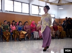 Mary Jane Fiesta Veloso, terpidana mati kasus narkoba di lapas kelas IIA Wirogunan Yogyakarta menjadi Juara II Lomba Peragaan Busana memperingati Hari Kartini di Lapas Kelas IIA Wirogunan Yogyakarta, Sabtu (23/4).