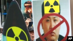 A South Korean protester shouts slogans during a rally denouncing North Korea's latest nuclear test in Seoul, South Korea, Sept. 10, 2016. 