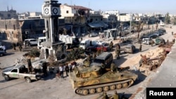 5일 시리아 정부군의 레바논 접경 반정부군의 전략 요충지인 쿠사이르를 탈환한 가운데, 정부군 탱크가 도심에 진입했다. 시리아 정부군은 레바논 무장단체 헤즈볼라의 지원을 받았다.