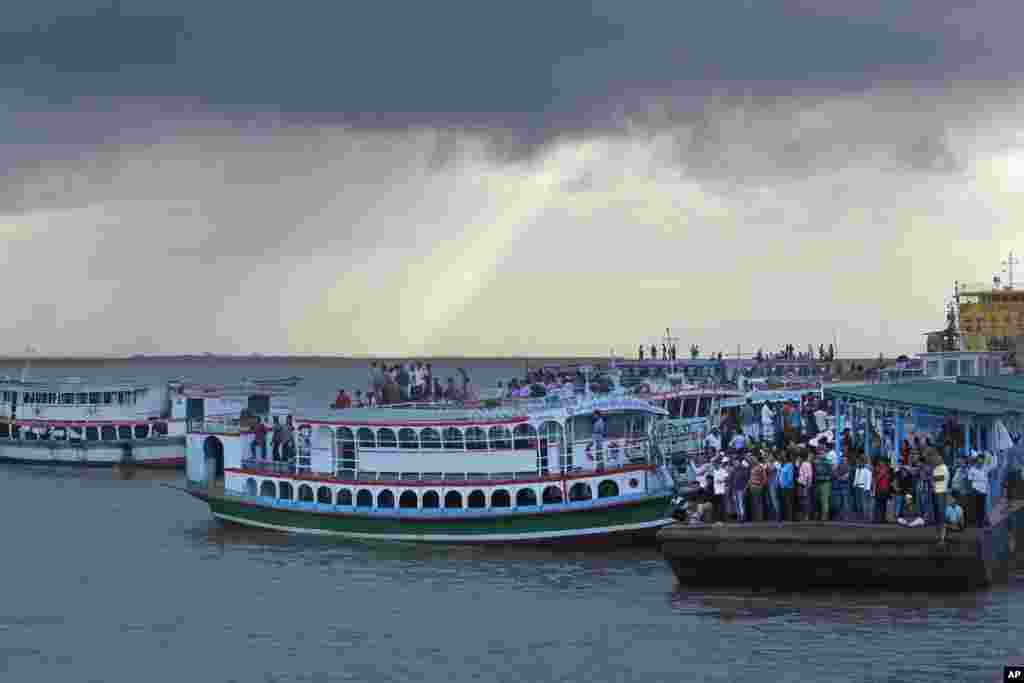 People awaiting news of the missing gather in boats on the River Padma in Munshiganj district, Bangladesh, Aug. 4, 2014.