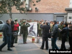 参加过战争或核试验的解放军退伍老兵到北京军委上访。(权利运动网图片)
