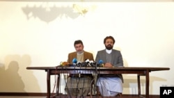 Amin Karim (R), an official of the Hezb-i-Islami Party, speaks during a press conference in Kabul, Afghanistan, March 17, 2016.