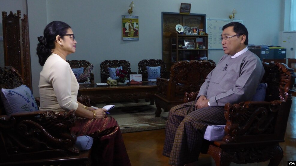 ျပည္ေထာင္စု၀န္ႀကီး ေဒါက္တာ၀င္းျမတ္ေအးကို ဗီြအိုေအ ရန္ကုန္ရံုး အယ္ဒီတာ ေဒၚခင္စိုး၀င္းက ေနျပည္ေတာ္မွာ သြားေရာက္ေတြ႔ဆံုေမးျမန္း