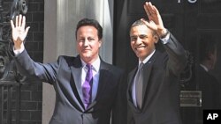 အမေရိကန်သမ္မတ ဘရက်ခ် အိုဘားမား(ယာ) နှင့် ဗြိတိန်ဝန်ကြီးချုပ် ဒေးဗစ် ကမ်မရွန်းတို့ လန်ဒန်တွင် တွေ့ဆုံစဉ်။ မေ ၂၅၊ ၂၀၁၁။