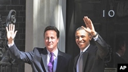 အမေရိကန်သမ္မတ ဘရက်ခ် အိုဘားမား(ယာ) နှင့် ဗြိတိန်ဝန်ကြီးချုပ် ဒေးဗစ် ကမ်မရွန်းတို့ လန်ဒန်တွင် တွေ့ဆုံစဉ်။ မေ ၂၅၊ ၂၀၁၁။