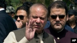 Pakistani Prime Minister Nawaz Sharif, center, with his son Hussain Nawaz, right, in Islamabad, Pakistan, June 15, 2017. Sharif appeared before a Supreme Court-appointed team investigating allegations against his family's offshore companies and money laundering.