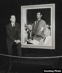 Norman Rockwell standing in front of his painting Freedom of Speech at Hecht’s Department Store, Washington, DC, inaugural stop of the Four Freedoms War Bond Tour, 1943. (Norman Rockwell Museum Collection)