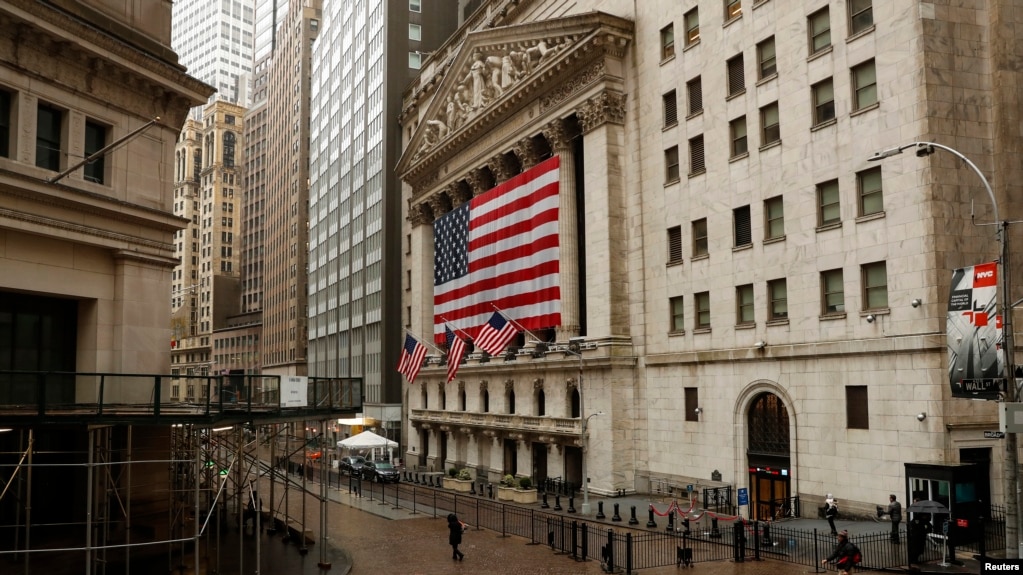 三家中国电信公司股票2021年1月11日星期一在纽约证券交易所被正式摘牌。图为2020年3月19日的华尔街纽约证券交易所 (路透社资料照)(photo:VOA)
