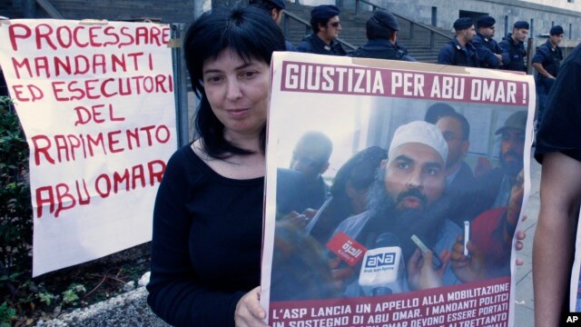 En Milán hubo protestas a favor del clérigo egipcio Abu Omar también conocido como Osama Mustafa Hassan Nasr, durante el juicio de 26 estadounidenses y siete italianos acusados de secuestrarlo. Foto de archivo. Septiembre 2009.