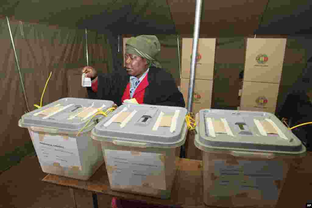 A woman casts her vote in presidential and parliamentary elections in Harare, July 31, 2013.