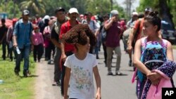 La caravana la integran más de 2.000 migrantes centroamericanos que pretenden llegar a territorio estadounidense.