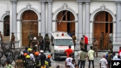 Jeshi la Sri Lankan laweka ulinzi mkali kuzunguka eneo takatifu la Mtakatifu Anthony baada ya mlipuko mjini Colombo, Sri Lanka, Jumapili, April 21, 2019. 