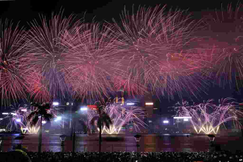 Fireworks explode over Hong Kong&#39;s Victoria Harbor to celebrate the China&#39;s National Day.