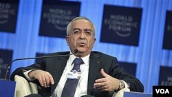 Kelompok Hamas menolak PM Salam Fayyad (atas) menjadi pemimpin pemerintahan persatuan Palestina yang baru.