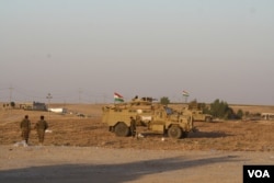 Peshmerga soldiers largely retreated from Kirkuk a week ago, but on Oct. 20, 2017 the armed force fought fiercely to maintain their lines outside Altun Kobri, a disputed area of northern Iraq. (H.Murdock/VOA)