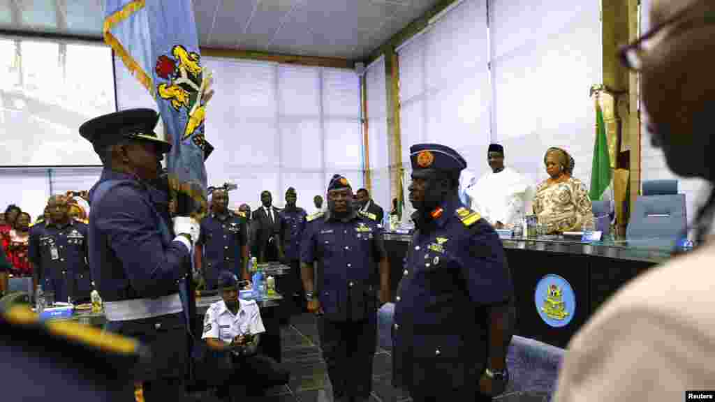 Sabon babban hafsin tsaron kasa, Air Marshal Alex Badeh.