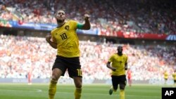 Eden Hazard celebra su cuarto gol en lo que va del Mundial Rusia 2018 en el encuentro entre Bélgica y Túnez el sábado.