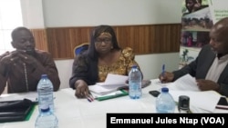 Au centre, Ousmanou Ndokonodji dirige une ONG dans l’Adamaoua au Cameroun, le 29 mars 2019. (VOA/Emmanuel Jules Ntap)