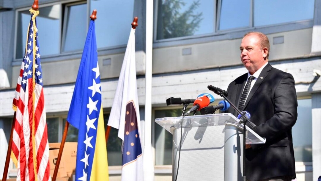 Eric Larson, američki savjetnik u Uredu za borbu protiv korupcije KS