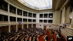 Le parlement grec a échoué à voter un nouveau chef de l'Etat, et des législatives doivent être organisées en janvier 2015 (AP) 