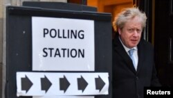 Борис Джонсон, премьер-министр Великобритании, принимает участие в выборах в парламент страны, 12 декабря 2019 года