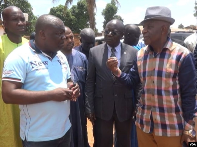 Officials of Cameroon's land freight transportation bureau visit stranded drivers in Garoua Boulay, March 19, 2019. (M.E. Kindzeka/VOA)